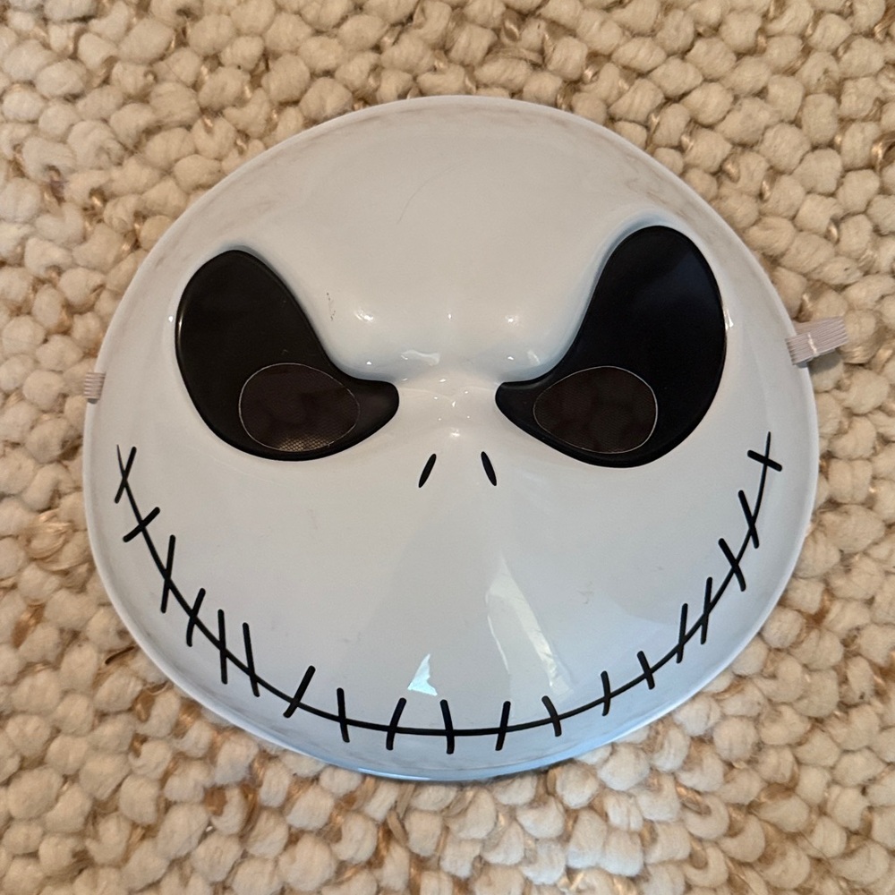 JACK SKELLINGTON 10" x 10" PLASTIC HALLOWEEN HALF MASK - CLASSIC STYLE